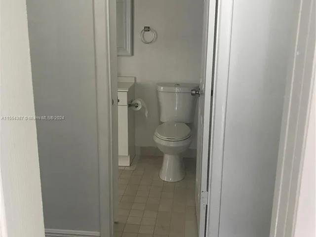 7095 NW 179th St # 112, Hialeah FL 33015