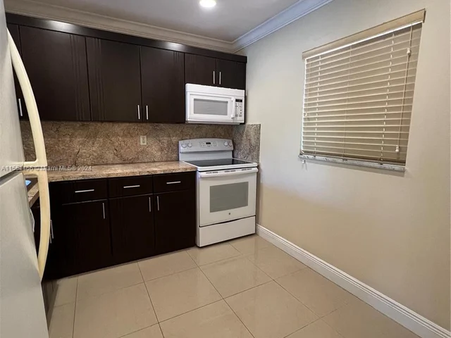7730 Camino Real # 307, Miami FL 33143