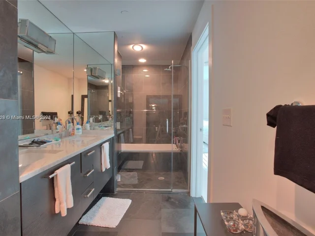 900 Biscayne Blvd # 5709, Miami FL 33132