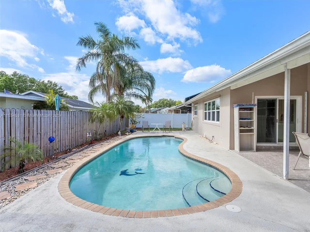 5712 SW 118th Ave, Cooper City FL 33330