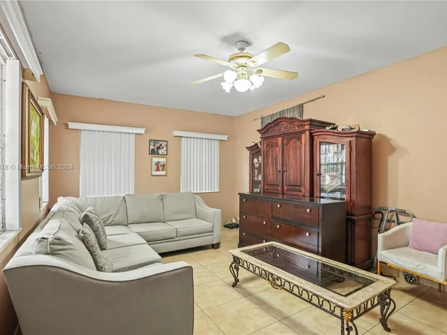 1551 NW 26th St, Miami FL 33142