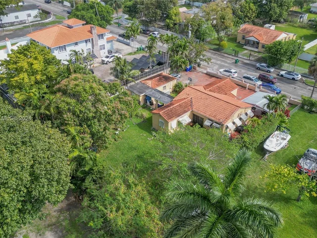 1551 NW 26th St, Miami FL 33142