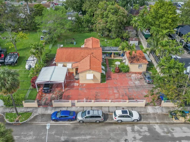 1551 NW 26th St, Miami FL 33142