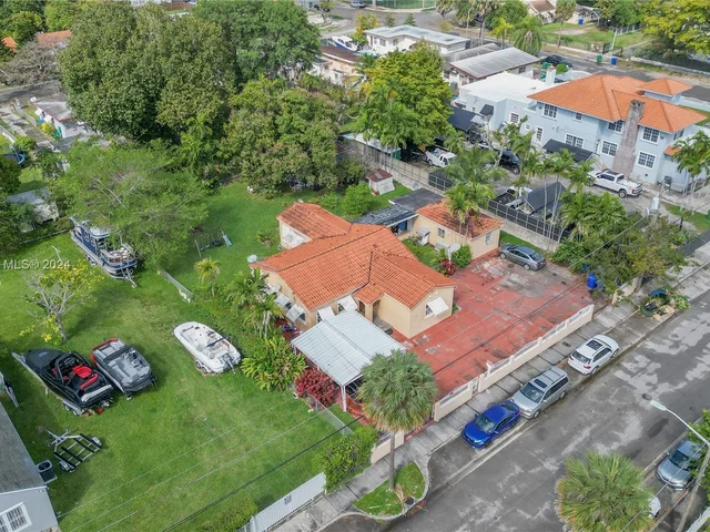 1551 NW 26th St, Miami FL 33142