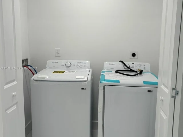 15803 NW 39th Pl # 15803, Miami Gardens FL 33054