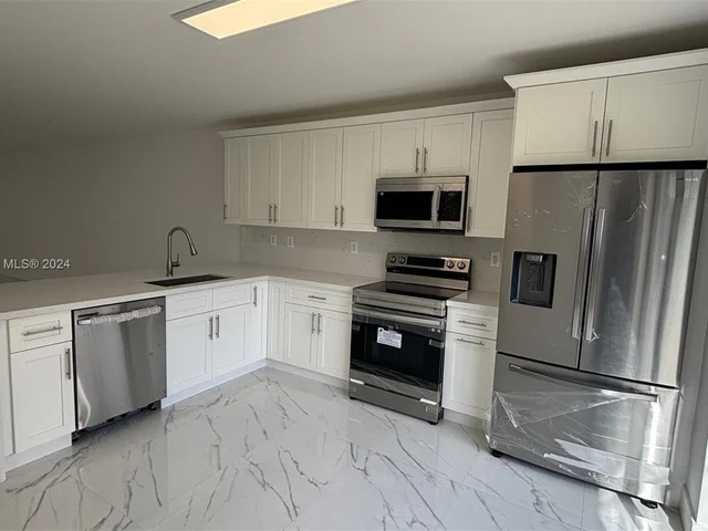 15803 NW 39th Pl # 15803, Miami Gardens FL 33054