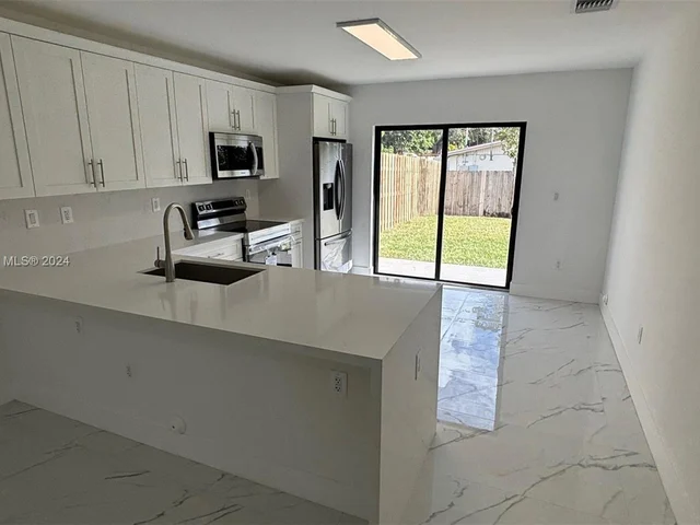 15803 NW 39th Pl # 15803, Miami Gardens FL 33054