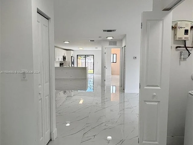 15803 NW 39th Pl # 15803, Miami Gardens FL 33054