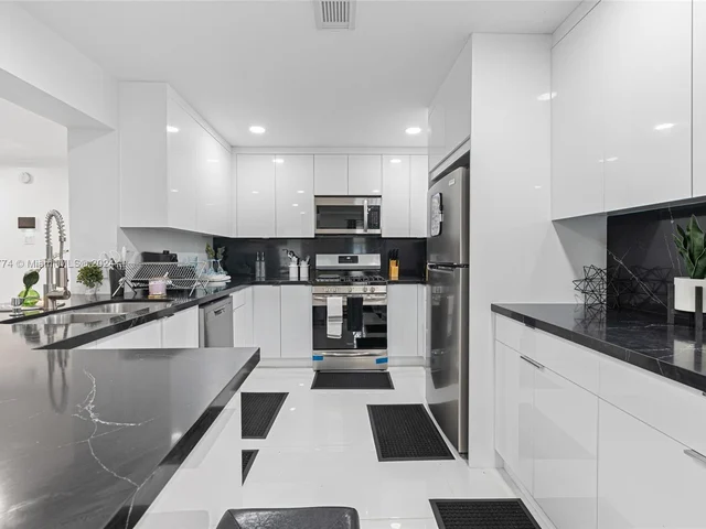 6610 Cody St, Hollywood FL 33024