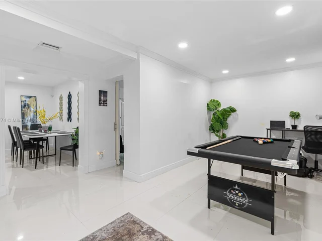 6610 Cody St, Hollywood FL 33024