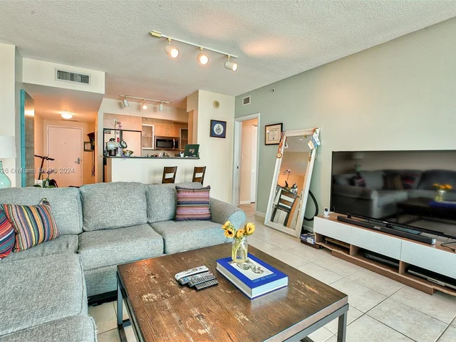 325 S Biscayne Blvd # 1717, Miami FL 33131