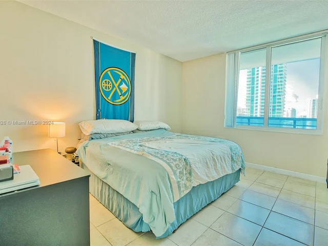 325 S Biscayne Blvd # 1717, Miami FL 33131