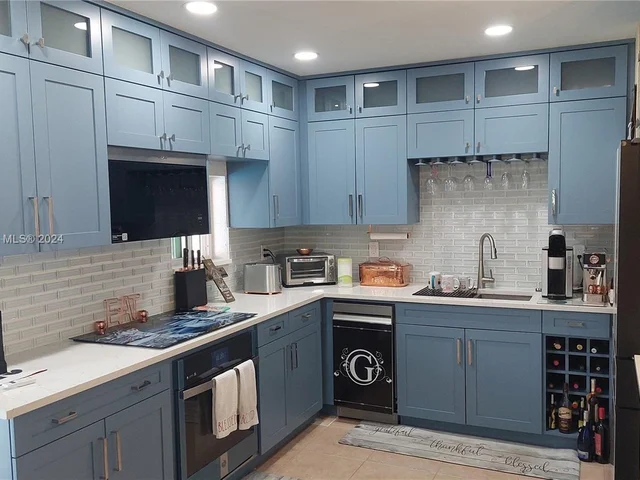 31 NE 27th Dr, Wilton Manors FL 33334