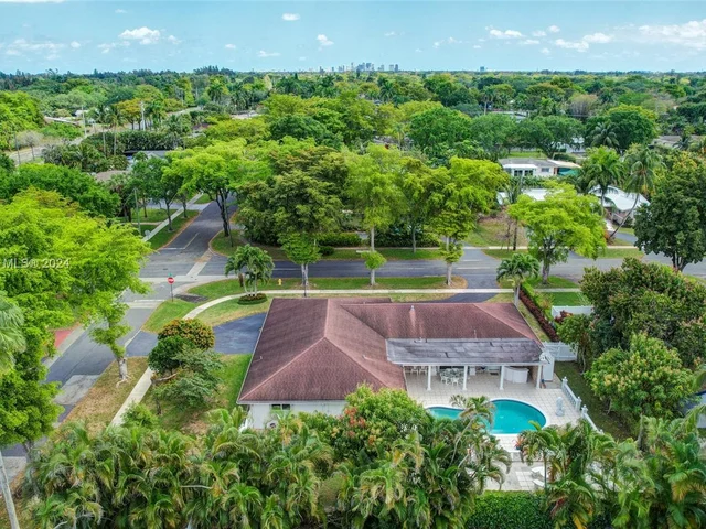 101 SW 63rd Ave, Plantation FL 33317