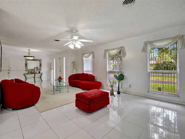 101 SW 63rd Ave, Plantation FL 33317