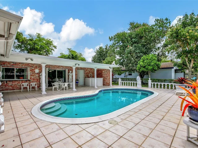 101 SW 63rd Ave, Plantation FL 33317