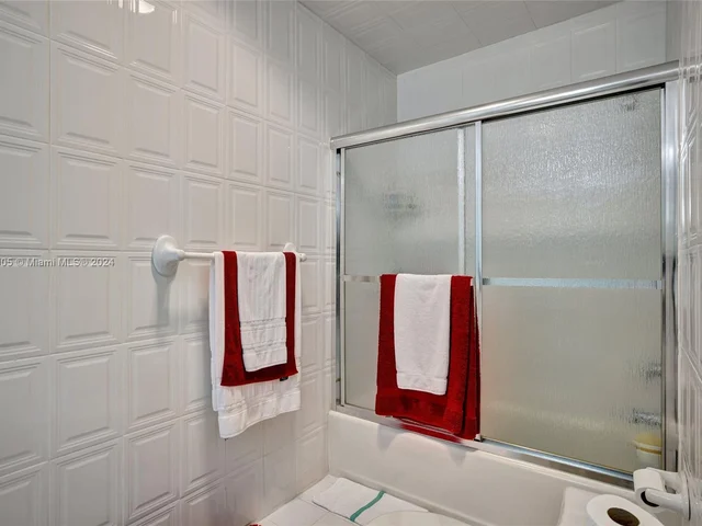 101 SW 63rd Ave, Plantation FL 33317