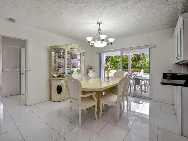 101 SW 63rd Ave, Plantation FL 33317