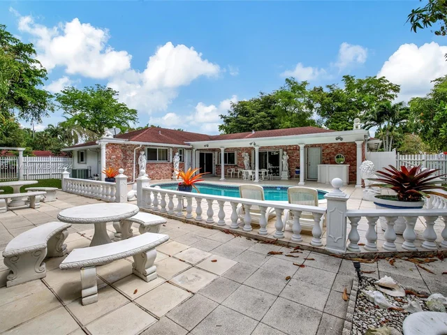 101 SW 63rd Ave, Plantation FL 33317