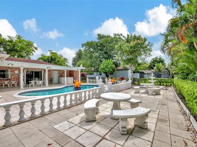 101 SW 63rd Ave, Plantation FL 33317