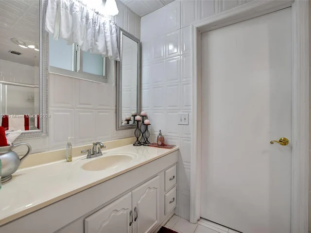 101 SW 63rd Ave, Plantation FL 33317