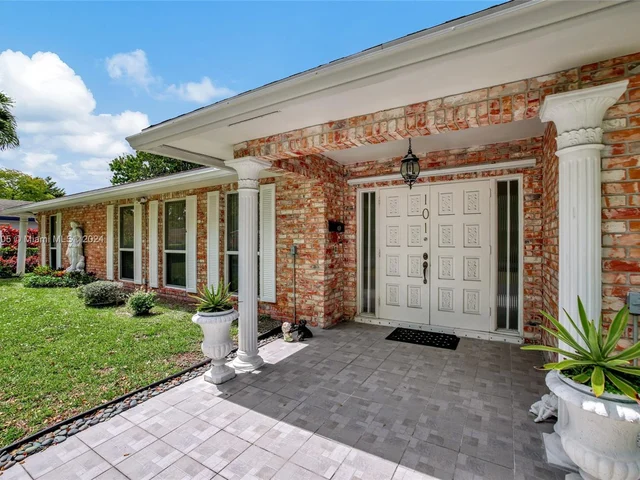 101 SW 63rd Ave, Plantation FL 33317