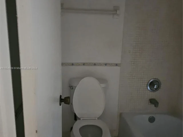 3670 Inverrary Dr # 2Z, Lauderhill FL 33319