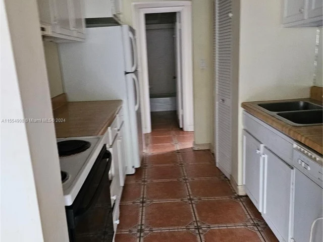 3670 Inverrary Dr # 2Z, Lauderhill FL 33319