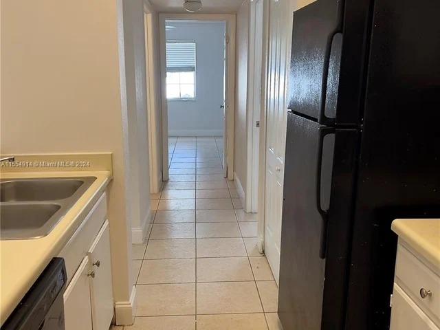 2880 N Oakland Forest Dr # 214, Oakland Park FL 33309