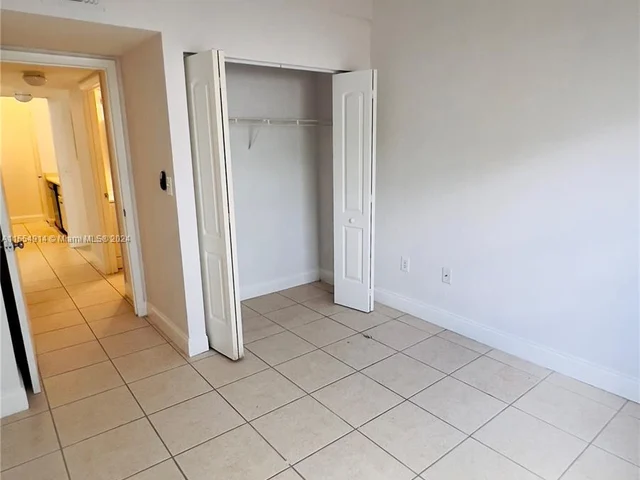 2880 N Oakland Forest Dr # 214, Oakland Park FL 33309