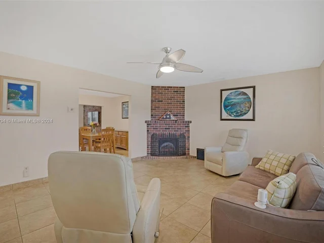 430 NW 76th Ave, Pembroke Pines FL 33024