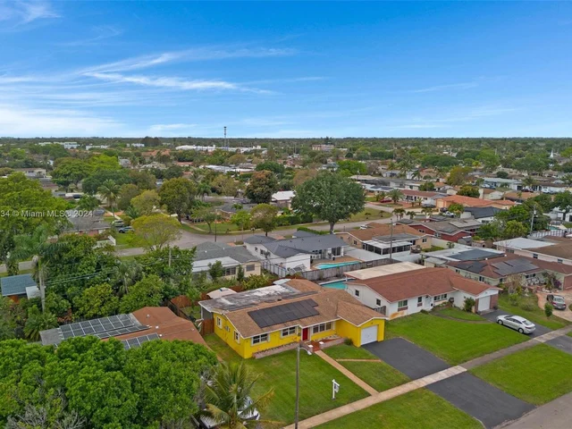 430 NW 76th Ave, Pembroke Pines FL 33024