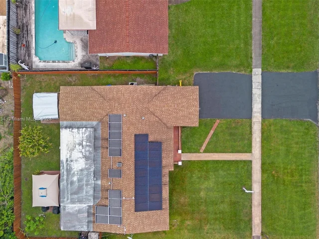 430 NW 76th Ave, Pembroke Pines FL 33024