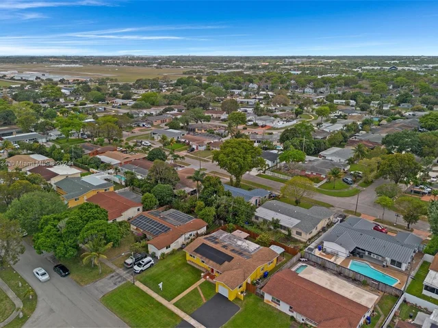 430 NW 76th Ave, Pembroke Pines FL 33024