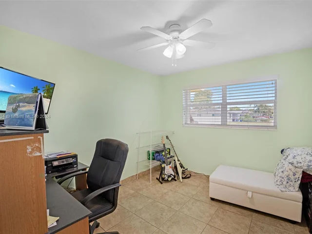 430 NW 76th Ave, Pembroke Pines FL 33024