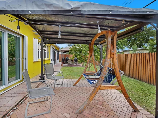 430 NW 76th Ave, Pembroke Pines FL 33024