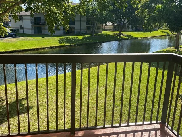 9916 Nob Hill Ln # 9916, Sunrise FL 33351