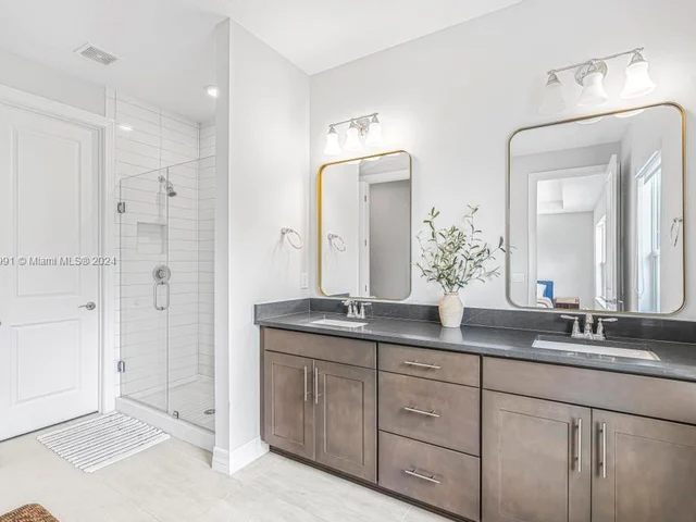 1595 Evergreen Ter, Hollywood FL 33021