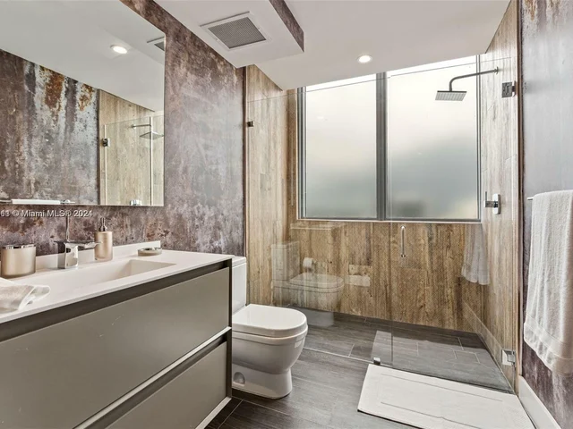 1100 Biscayne Blvd # 3507, Miami FL 33132