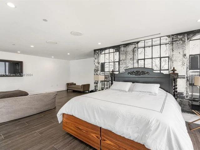 1100 Biscayne Blvd # 3507, Miami FL 33132