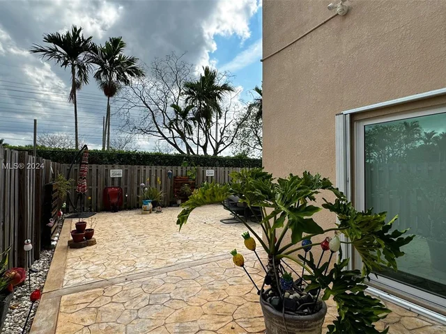 11374 NW 50th Ter, Doral FL 33178