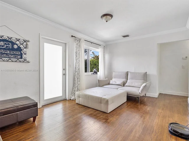 630 NE 130th St, North Miami FL 33161