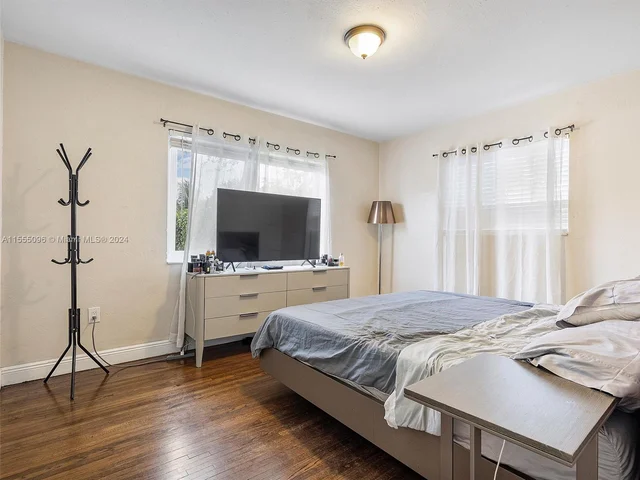 630 NE 130th St, North Miami FL 33161