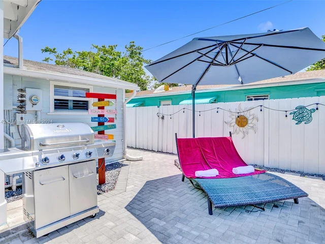 42 SW 12th St, Dania Beach FL 33004