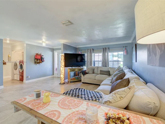 1676 S Goldeneye Ln, Homestead FL 33035