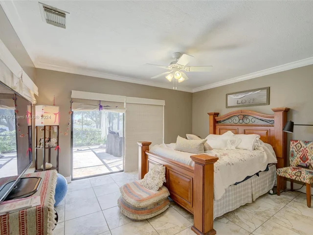 1676 S Goldeneye Ln, Homestead FL 33035