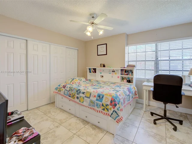 1676 S Goldeneye Ln, Homestead FL 33035