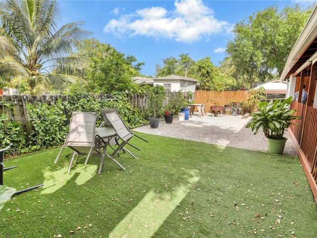 311 NW 95th St, Miami FL 33150