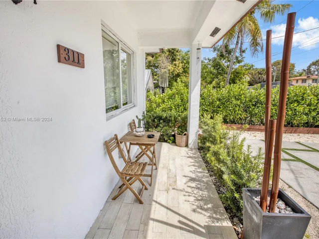 311 NW 95th St, Miami FL 33150