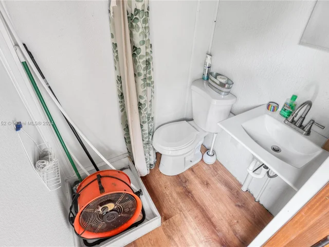 311 NW 95th St, Miami FL 33150